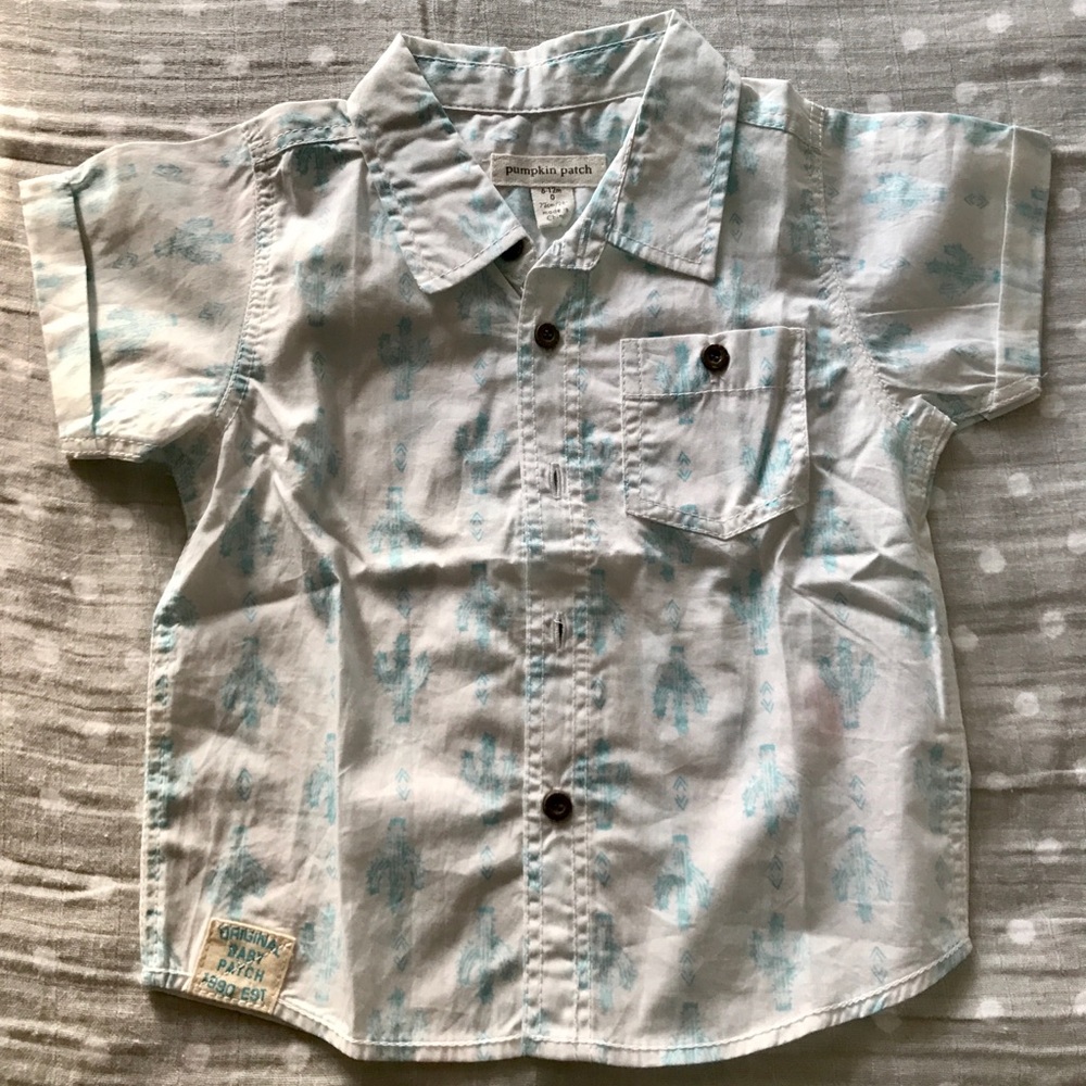 Short sleeve button down shirt. 🌵